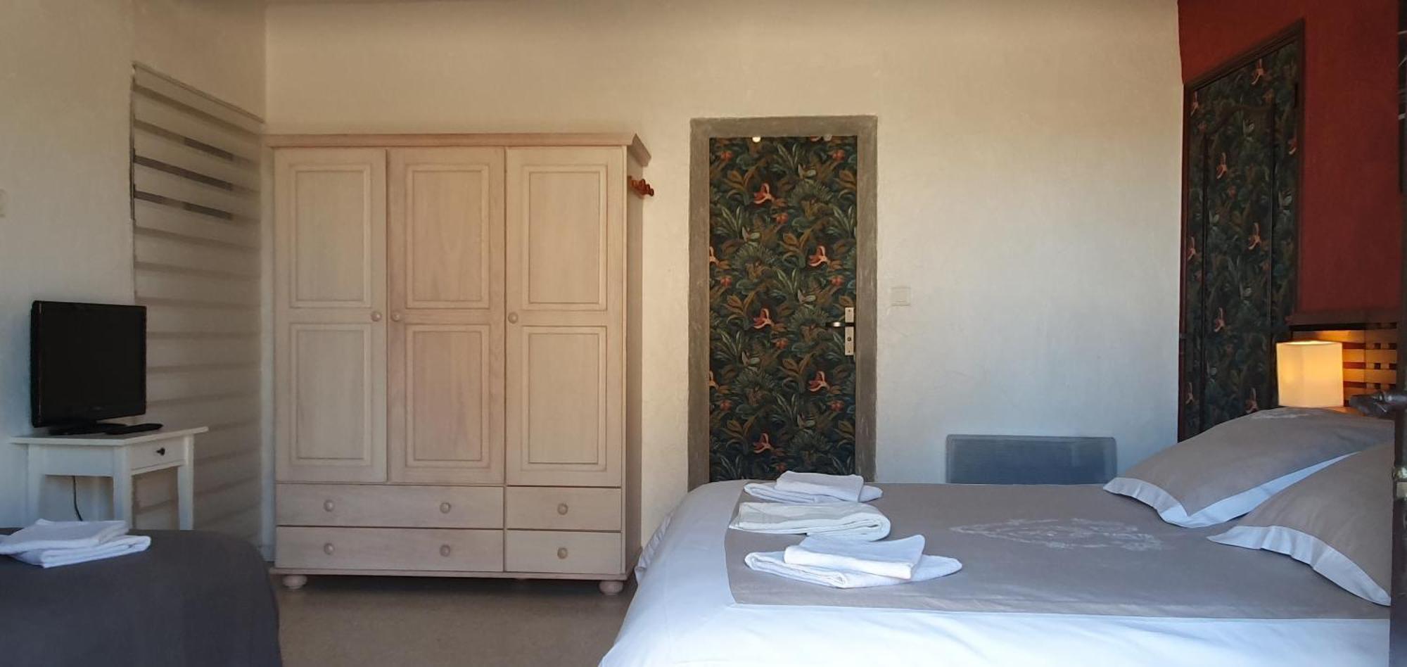 Le Jardin D'Ivana Chambres D'Hotes B&B Avec Piscine Chauffee Oppède Екстериор снимка