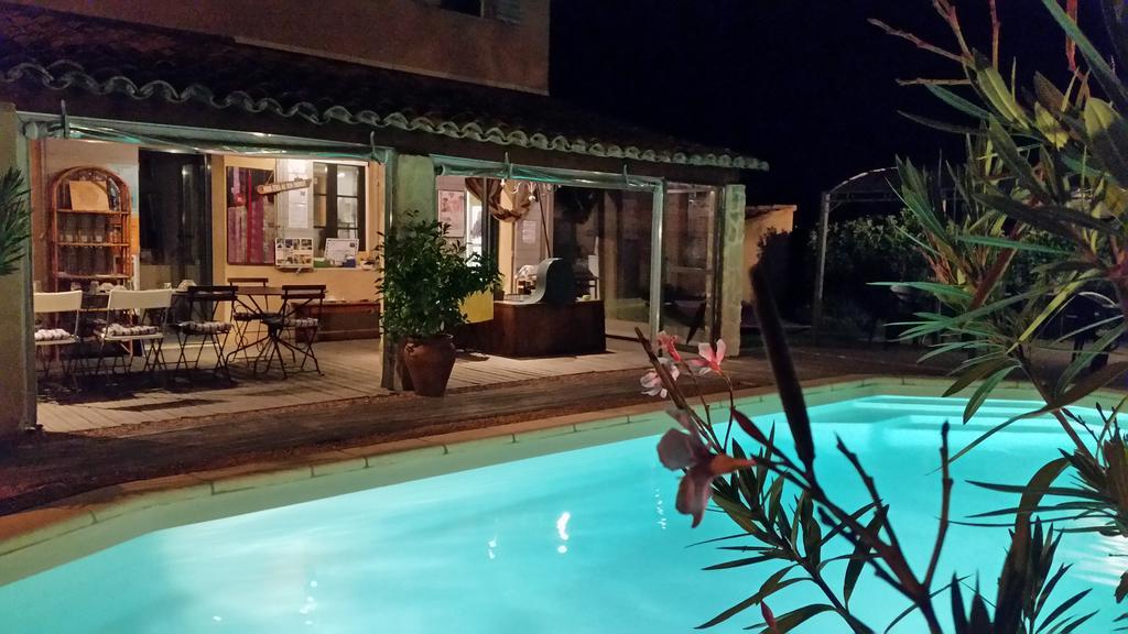 Le Jardin D'Ivana Chambres D'Hotes B&B Avec Piscine Chauffee Oppède Екстериор снимка
