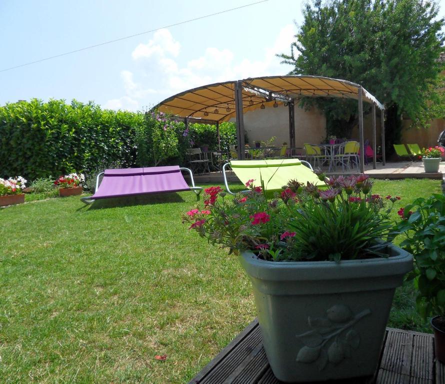 Le Jardin D'Ivana Chambres D'Hotes B&B Avec Piscine Chauffee Oppède Стая снимка